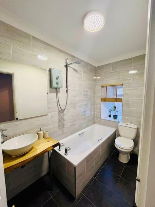 אובאן Beautiful Spacious Apartment In Town Centre מראה חיצוני תמונה