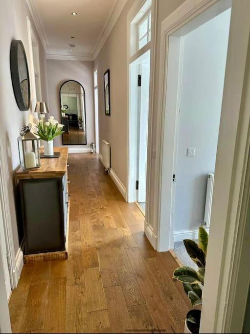 אובאן Beautiful Spacious Apartment In Town Centre מראה חיצוני תמונה